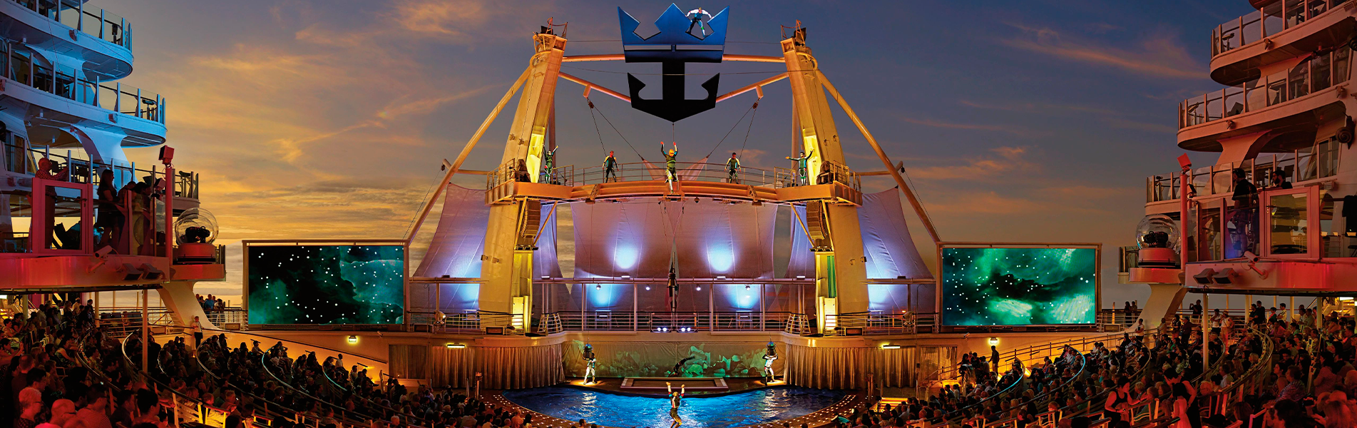 Harmony of the Seas com ampla visão do AquaTheater, show à noite em piscina com trapezistas e acrobatas